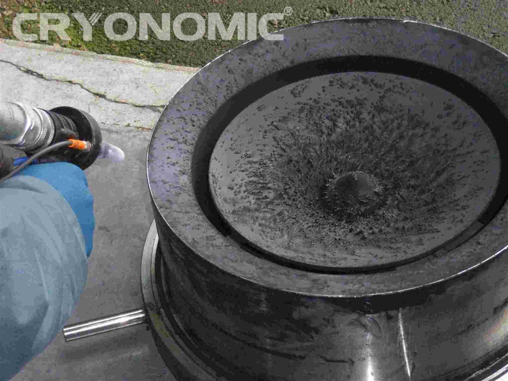 Reinigung von schwersten Verunreinigungen mit Trockeneis