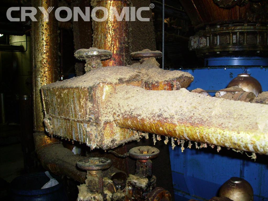 Auch starke Verunreinigungen können mit CRYONOMIC Maschinen problemlos gereinigt werden