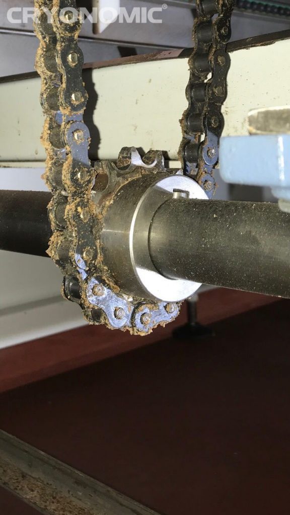 Reinigung von Ketten und Förderbändern mit Cryonomic Trockeneis Strahlmaschinen