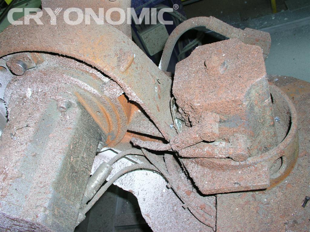 Jahre abgelagerter Schmutz ohne Probleme mit Cryonomic Maschinen und Trockeneis reinigen