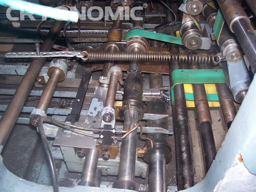 Reinigung von Förderbändern mit CRYONOMIC Trockeinsstrahlmaschinen