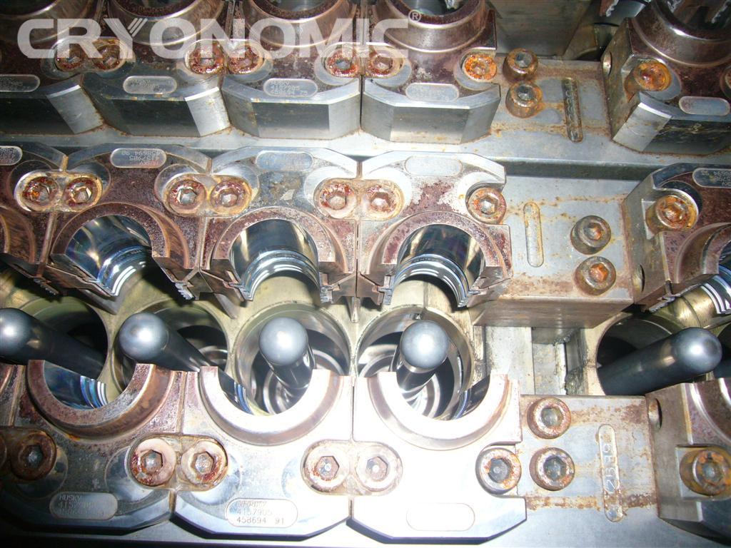 mit Trockeneis gereinigte Formen dank Cryonomic Strahlgerät und Trockeneis