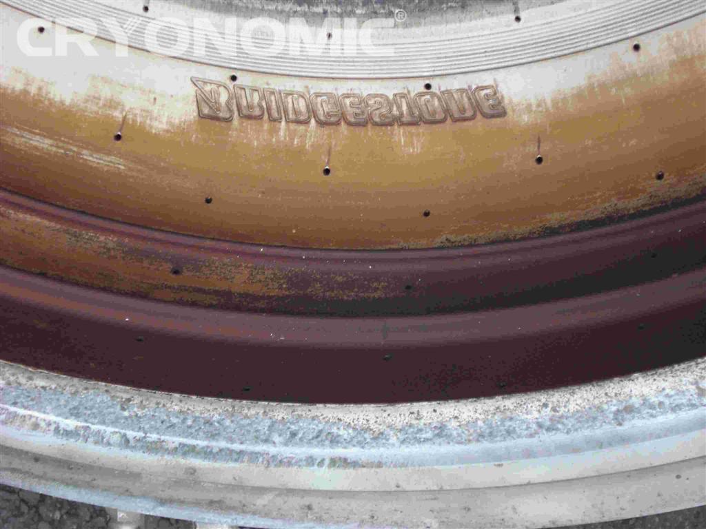 vor der chemiefreien Reinigung von Reifengussform