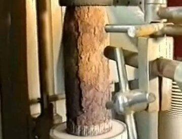 Trockeneisreinigung von sensibler alter Munition