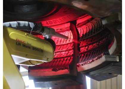 Automatisierte Trockeneisreinigung einer Reifenform