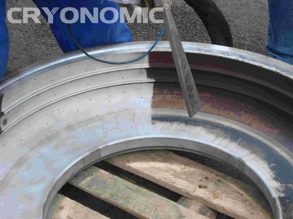 Während der Reinigung mit Trockeneis