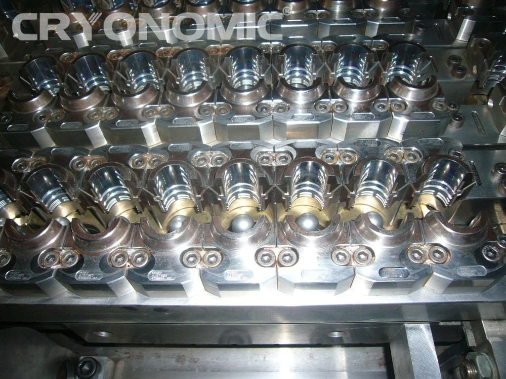 mit Trockeneis gereinigte Formen dank Cryonomic Strahlmaschinen